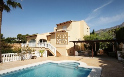 Spacious villa with guest apartment within short distance of the center of Altea la Vella.